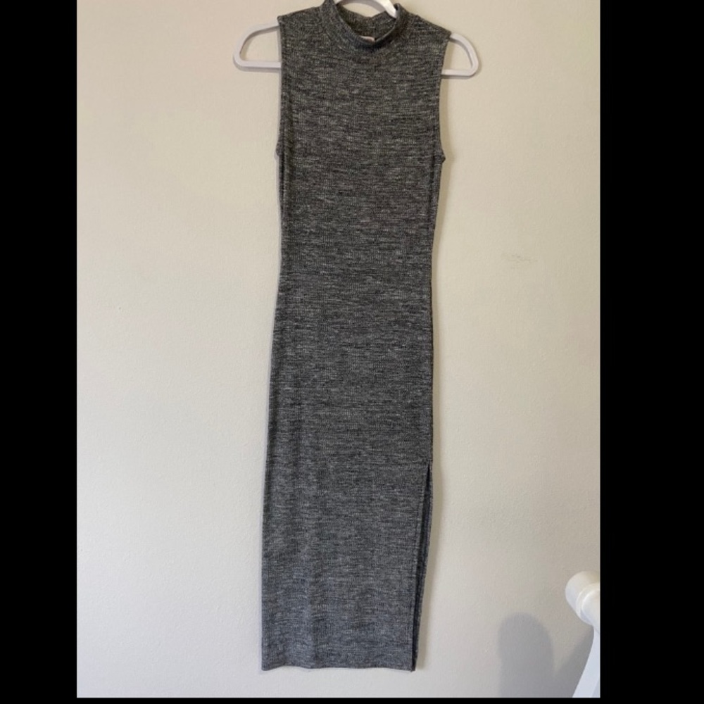 Long gray sleeveless dress